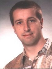 Steffen Benner, der auch an  "Star Trek: Das Vermächtnis" mitarbeitete und am 20. Juli 2003 im Alter von 28 Jahren verstarb. Das gesamte Filmteam trauert um Steffen. Wir werden ihn immer in guter Erinnerung behalten.