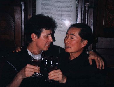 Willi mit George Takei (Mr. Sulu) beim Plausch mit altem Rotwein